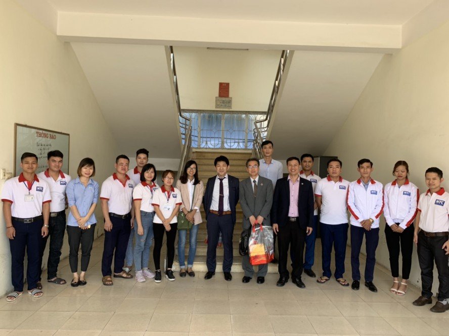 KHÁCH HÀNG VỀ THĂM CÔNG TY NGÀY 18/11