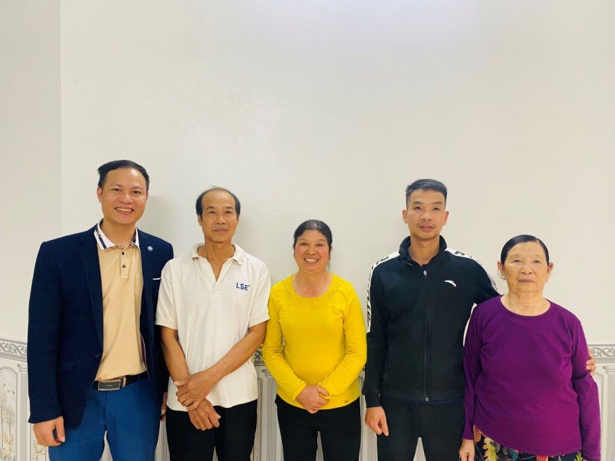 ẢNH GIA ĐÌNH BẠN KỸ SƯ PHỨC- VISA E7-3 SƠN TÀU