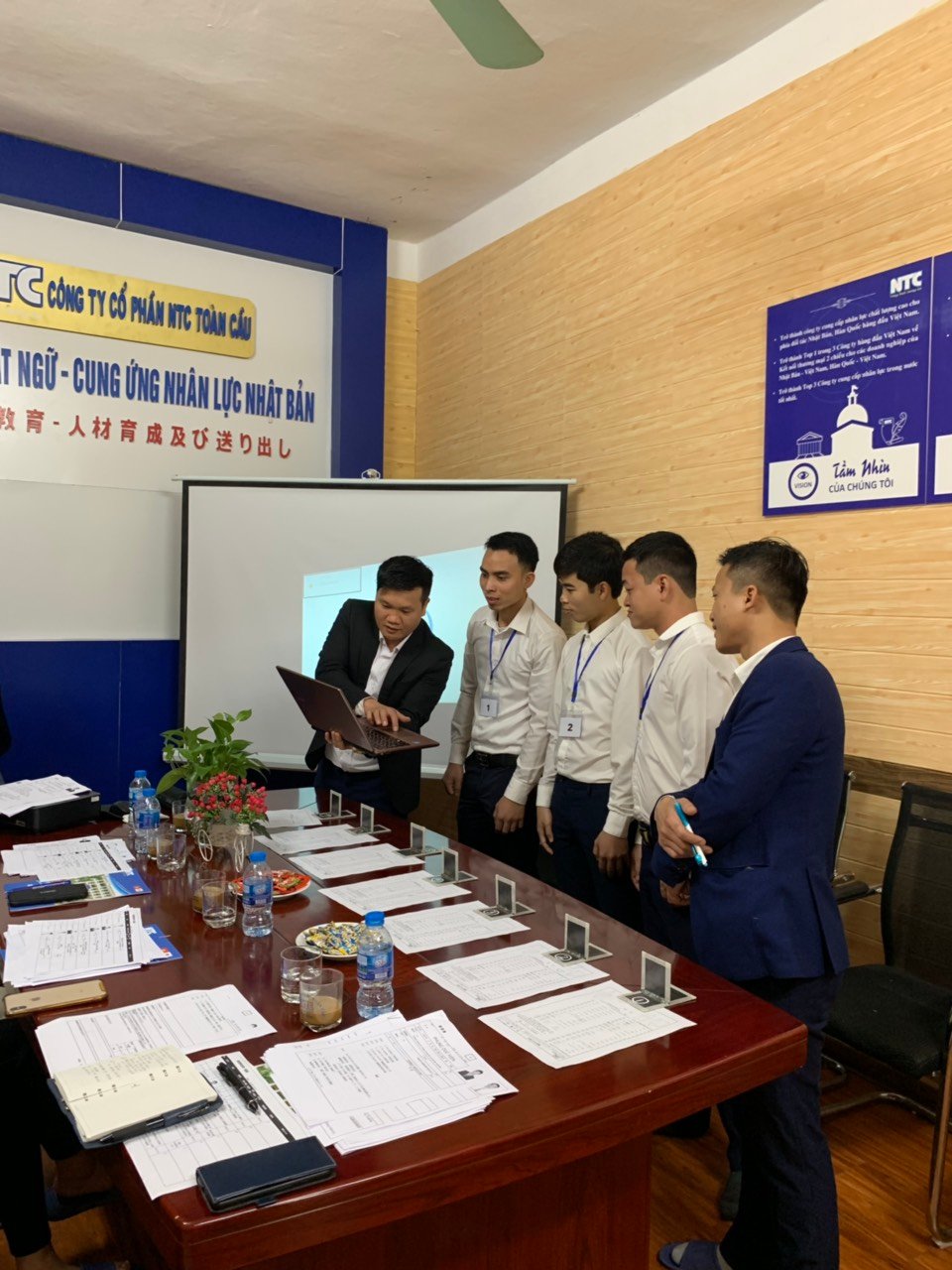 Ảnh phỏng vấn kỹ sư